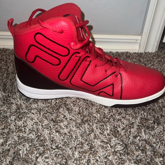 EUC M 10 Fila sneakers 👟 - Picture 10 of 11